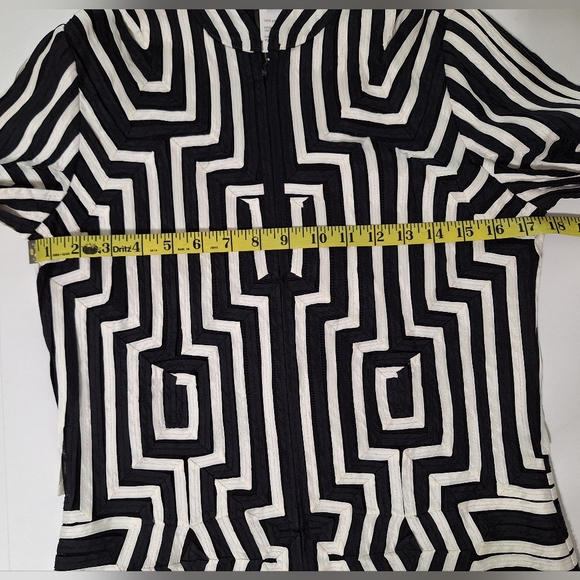 Ika Black & White Geometric Zippered Jacket - Picture 8 of 12